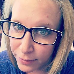 Meet your Posher, Lenora